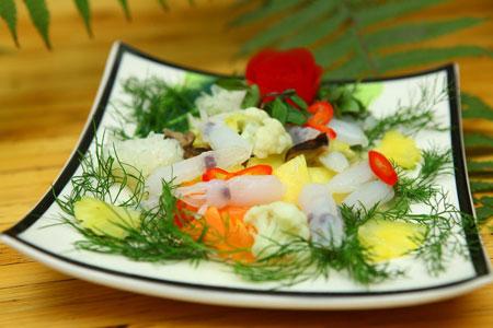 Món mực xào rau xanh của nhậu cực kỳ quí tuy nhiên ăn cũng tương đối ngon