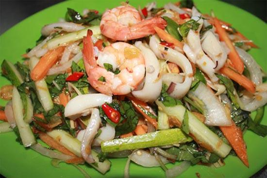 Gỏi tôm mực kiểu Thái