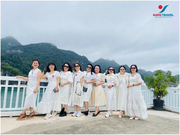 Giá thuê du thuyền Hạ Long bao nhiêu? Công ty Du lịch Khát Vọng Việt gợi ý mẹo tiết kiệm chi phí