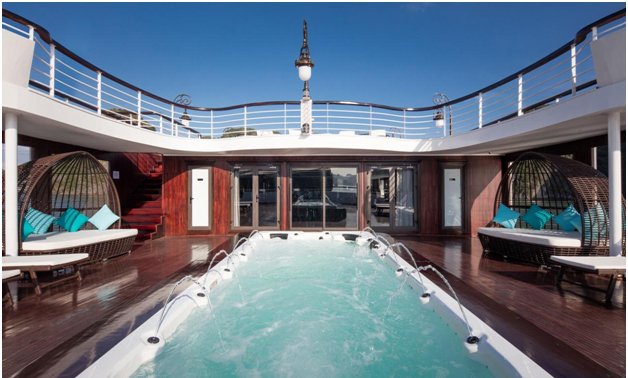 Giá thuê du thuyền Hạ Long bao nhiêu? Công ty Du lịch Khát Vọng Việt gợi ý mẹo tiết kiệm chi phí