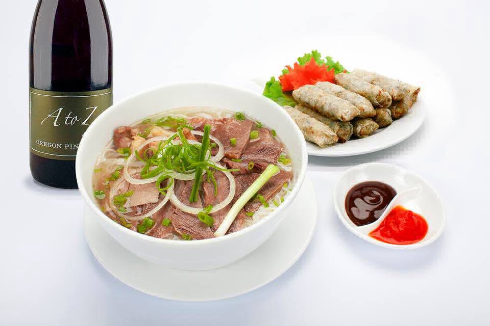 Cách kết hợp rượu vang trong mỗi bữa ăn người Việt